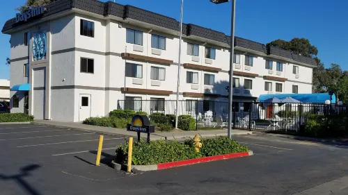Days Inn by Wyndham Woodland Esterni Photos