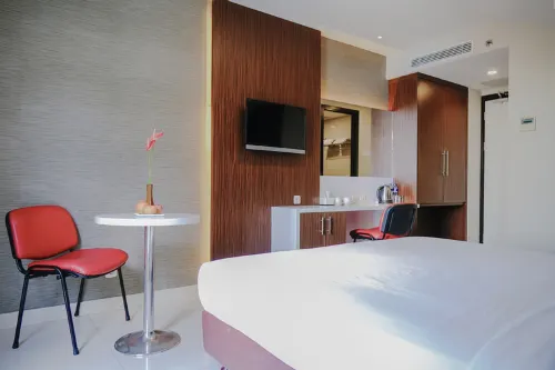 Empress Hotel Makassar City Center by Life Kamar Photos