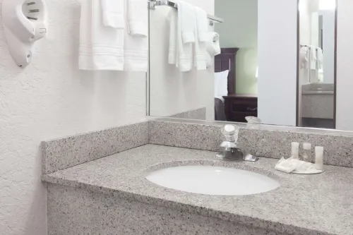 Days Inn by Wyndham Sarasota I-75 Chambres Photos