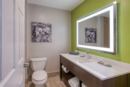 La Quinta Inn & Suites by Wyndham Visalia/Sequoia Gateway Photos