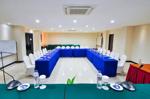 Daima Hotel Padang Fasilitas Bisnis Photos