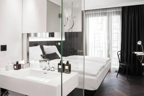 Hotel Amano Grand Central Zimmer Photos