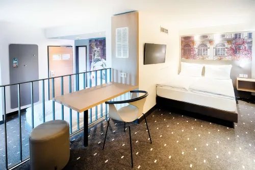B&B HOTEL München-Moosach Photos