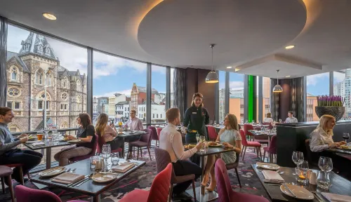 Clayton Hotel Cardiff Restauration Photos