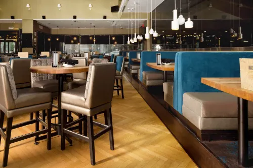 Sandman Signature Edmonton Downtown Hotel Restauration Photos