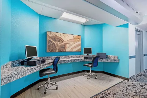 Ramada by Wyndham des Moines Airport Business Facilities Photos