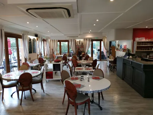 Kyriad Montpellier Nord - Parc EUROMÉDECINE Dining Photos