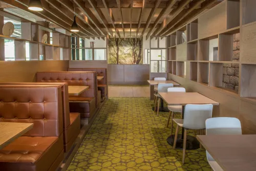 The Orchard Hotel & Restaurant Spisning Photos