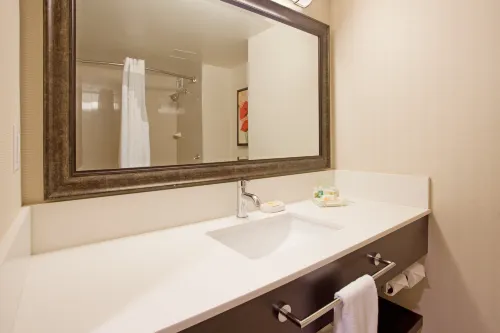 Holiday Inn Vancouver-Centre Broadway Photos