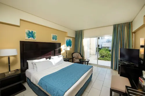 Reef Oasis Blue Bay Resort & Spa Zimmer Photos