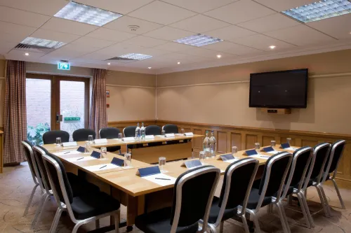 Hilton East Midlands Airport Business Facilities Photos
