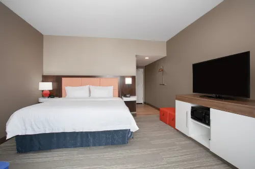 Hampton Inn and Suites by Hilton Logan Rooms Photos