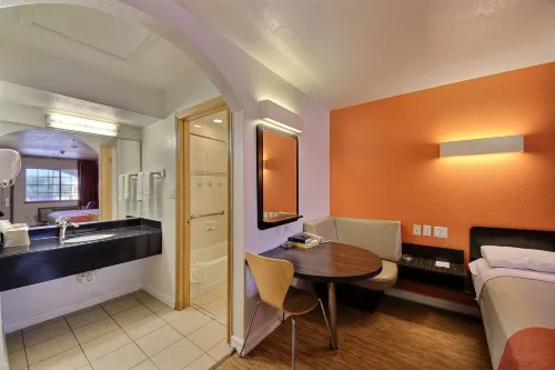 Motel 6 Edinburg, TX Rooms Photos