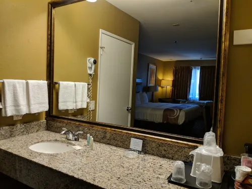 Quality Inn & Suites Westminster Seal Beach Rooms Photos