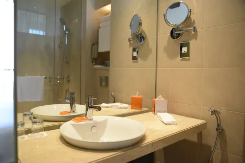Centro Yas Island Photos
