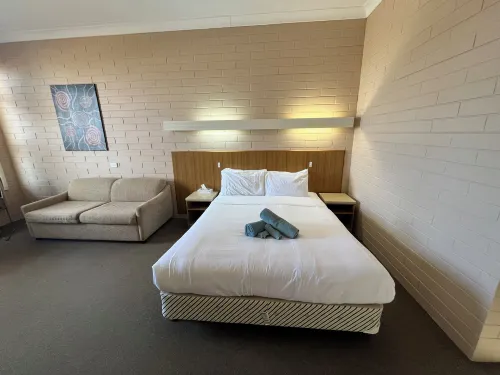Opal Inn Hotel, Motel, Caravan Park Chambres Photos