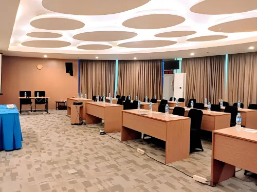Yunna Hotel Lampung Fasilitas Bisnis Photos