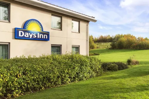 Days Inn by Wyndham Cannock Norton Canes M6 Toll Extérieur Photos