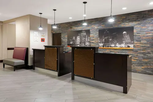 La Quinta Inn & Suites by Wyndham Houston Bush Intl Airpt E Public Areas Photos