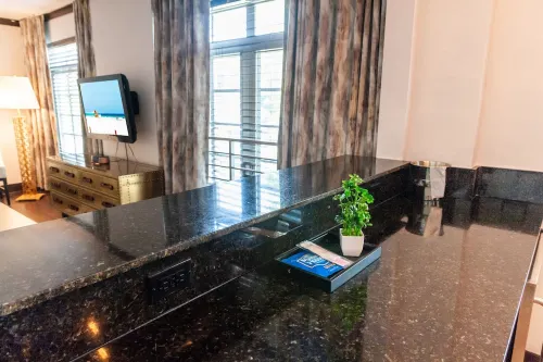 Lincoln Arms Suites Rum Photos