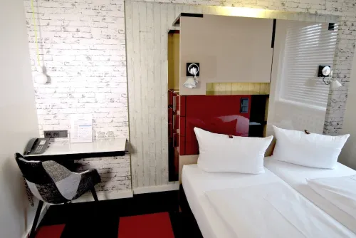 Hotel Cristall - Frankfurt City Zimmer Photos