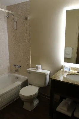 Ramada by Wyndham Campbell River Rooms Photos