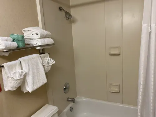 Ramada by Wyndham Rochelle Park Near Paramus Rooms Photos