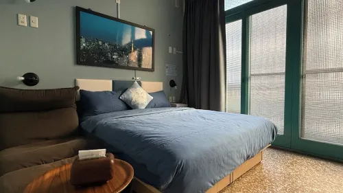 Local Backpacker Hostel Rooms Photos