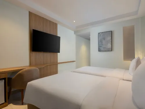 Golden Hill by Golden Tulip Kamar Photos