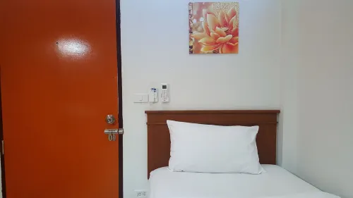 First and Frang Hotel - Koh Phangan Kamar Photos