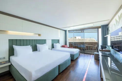 Nirvana Cosmopolitan Hotel - Convention & Sports Center Kamar Photos