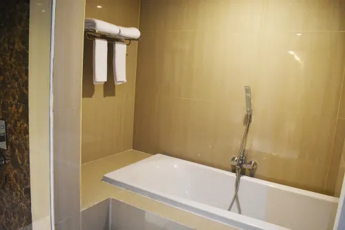 Grand Metro Hotel Tasikmalaya Kamar Photos