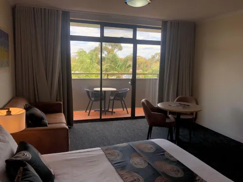 Comfort Hotel Adelaide Meridien Zimmer Photos