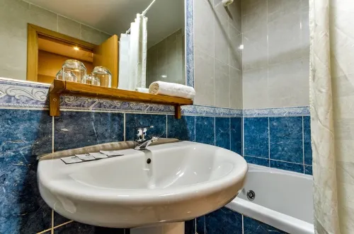 Hotel Valdemoro Rooms Photos