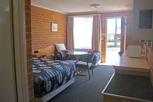 Town & Country Motor Inn Photos