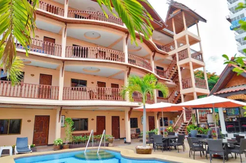 Phratamnak Inn - 100 Meter from Beach Freizeit und Erholung Photos