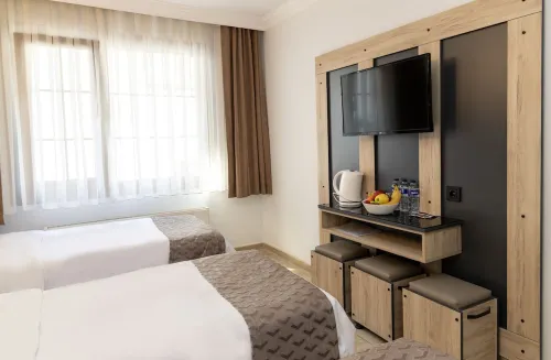 Galley Hotel Kamar Photos