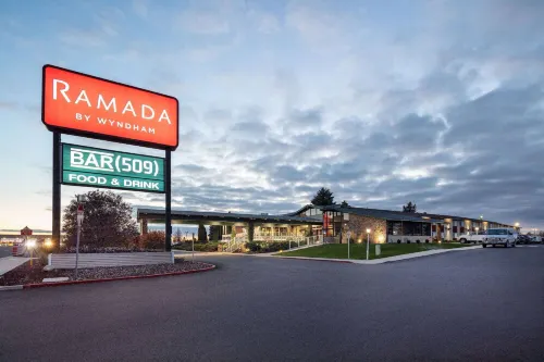 Ramada by Wyndham Spokane Airport Exterior Photos