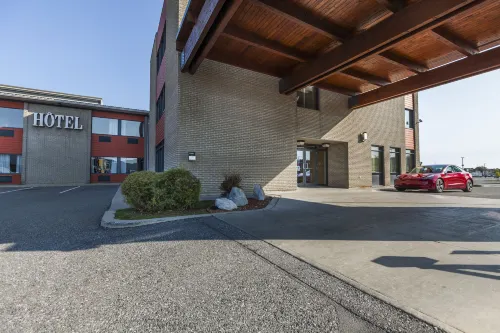 Le Dauphin St-Hyacinthe Extérieur Photos