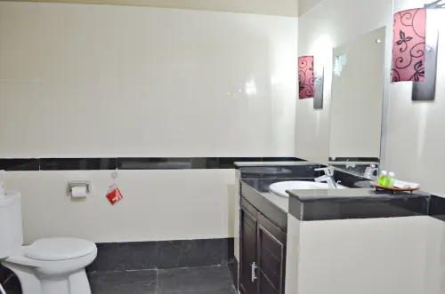 Nirmala Hotel & Convention Centre Kamar Photos