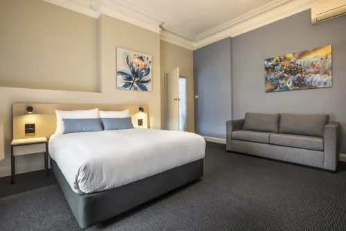 Nightcap at Federal Hotel Mt Gambier Photos