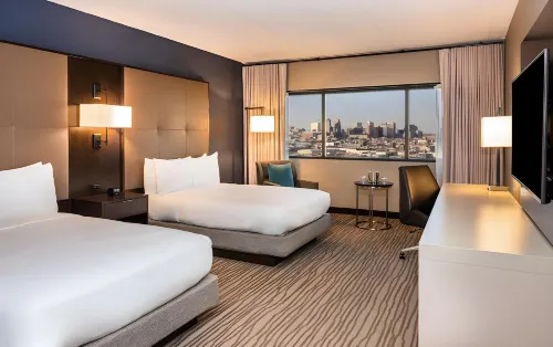 DoubleTree by Hilton Hotel Newark Airport Rooms Photos
