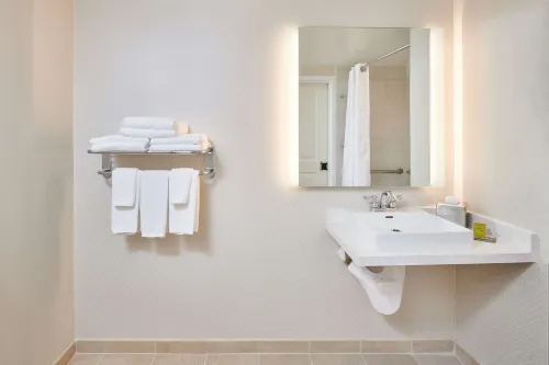 DoubleTree by Hilton Irvine Spectrum Rooms Photos