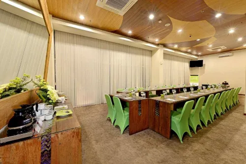 Whiz Hotel Malioboro Yogyakarta Fasilitas Bisnis Photos