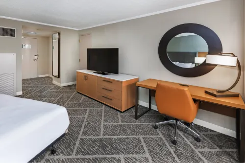 DoubleTree by Hilton Tulsa - Warren Place Rooms Photos