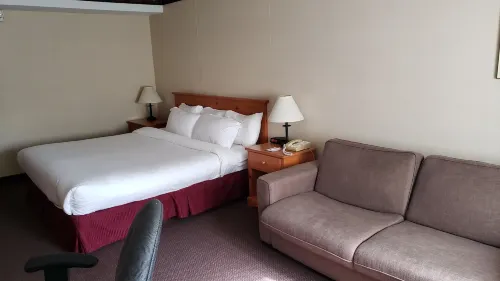 Ramada by Wyndham Pinewood Park Resort North Bay Photos