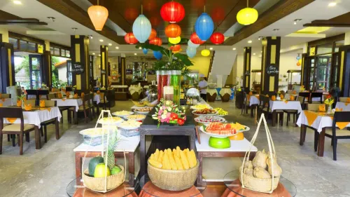 Vinh Hung Riverside Resort & Spa Dining Photos