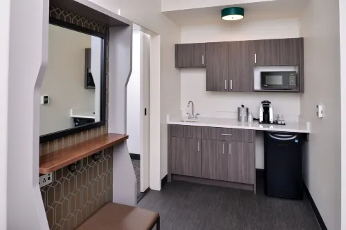 Holiday Inn & Suites Farmington Hills - Detroit NW Photos