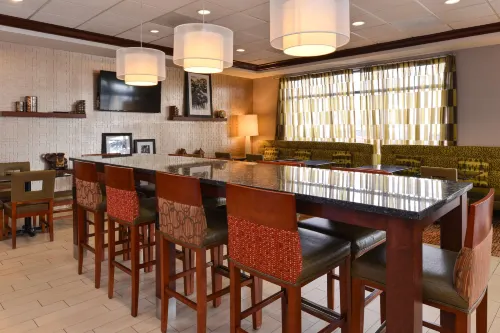 Hampton Inn College Park Dining Photos