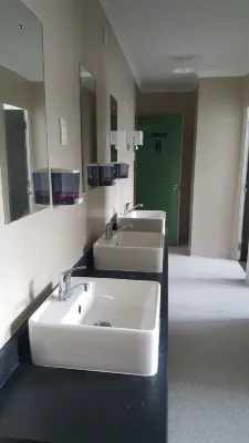 High Country Motel & Backpackers Rooms Photos